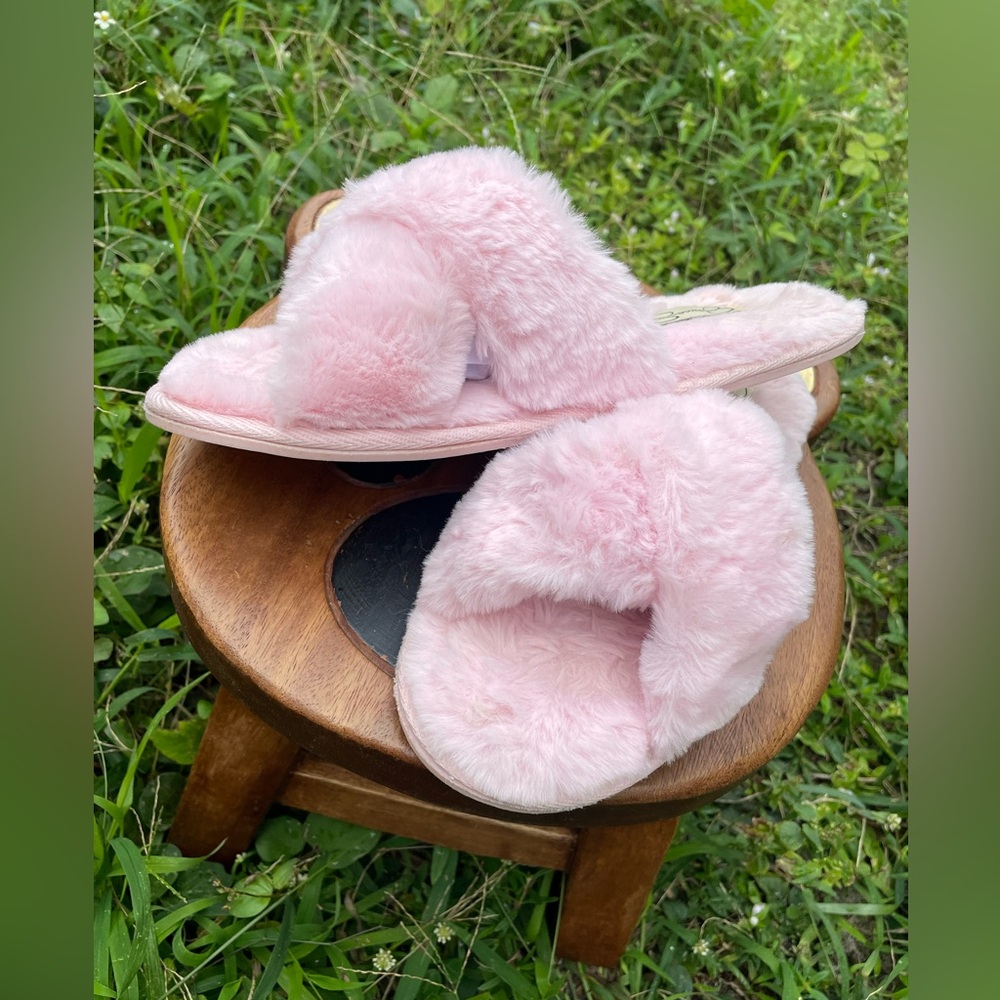 EUC Jessica Simpson pink fuzzy slippers size 7/8 - Picture 2 of 12